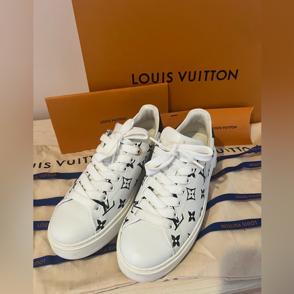 100% AUTHENTIC LOUIS VUITTON Time Out sneaker size 38-MINT Condition